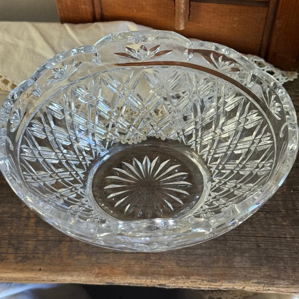 Vintage Pressed Glass Scalloped Serving Bowl Diamond Point Starburst 6.5 Inch
